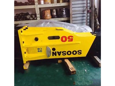 Harm and prevention of empty beating of excavator crushing hamme