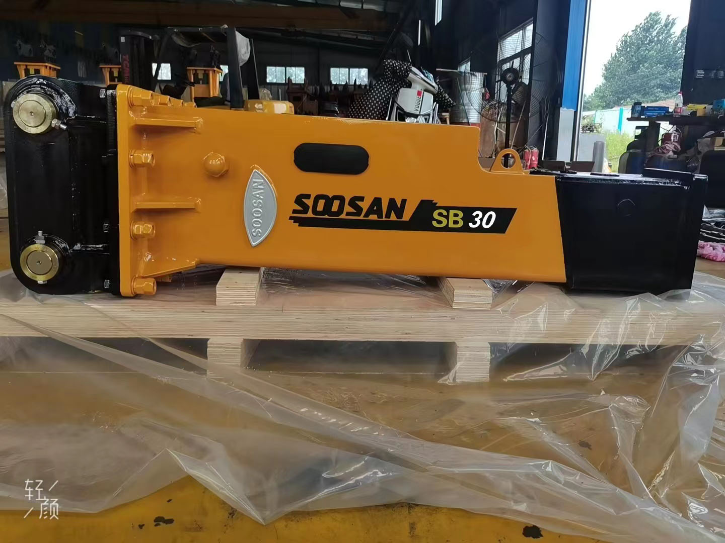 Hydraulic breaker SB30 Silence Type for Sale